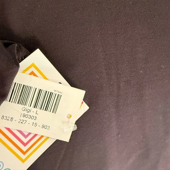 LuLaRoe Gigi (Black Short Sleeve Top) - Picture 3 of 4